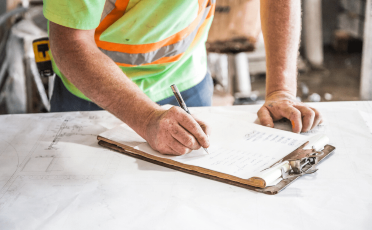 Jour-Fixe-Besprechung auf der Baustelle