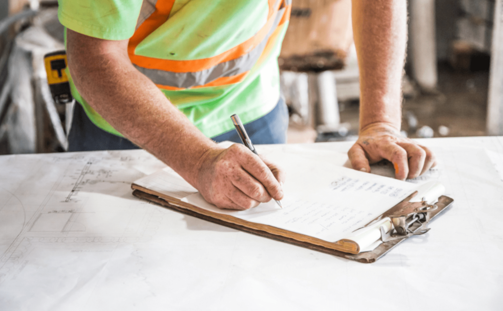 Jour-Fixe-Besprechung auf der Baustelle